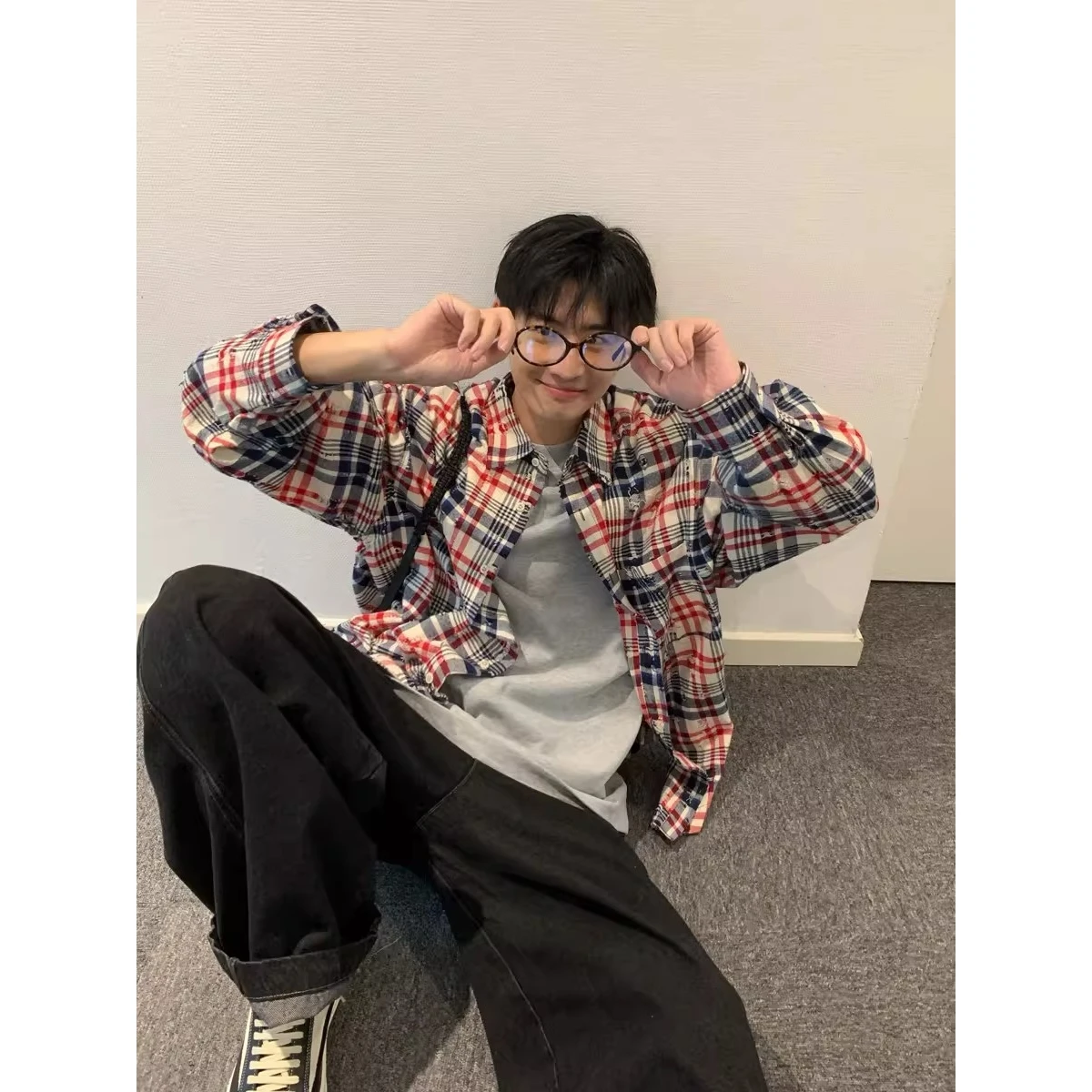 Retro American Sle Long Sve irt Men Women Casual Loose Fit Denim Cheered Collarl Coat for Spring Autumn Travel
Retro American Sle Long Sve irt Men Women Casual Loose Fit Denim Cheered Collarl Coat for Spring Autumn Travel