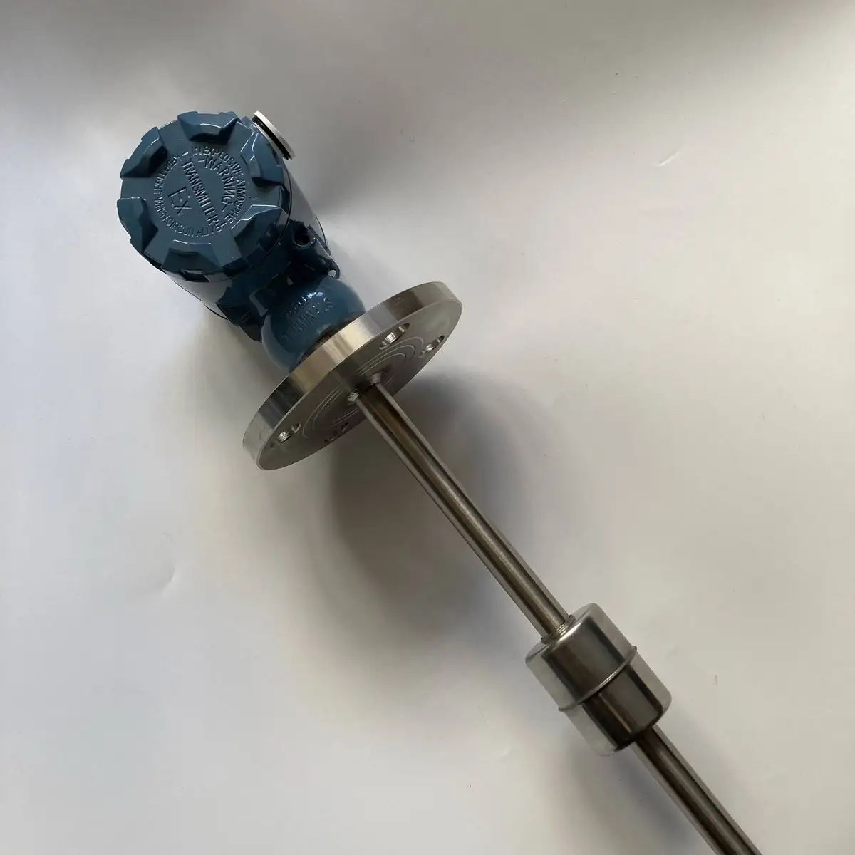 Continuous Magnetic Float Level Transmitter Water Level Controller Fuel Liquid Vertical 4-20mA Level Sensor
Continuous Magnetic Float Level Transmitter Water Level Controller Fuel Liquid Vertical 4-20mA Level Sensor