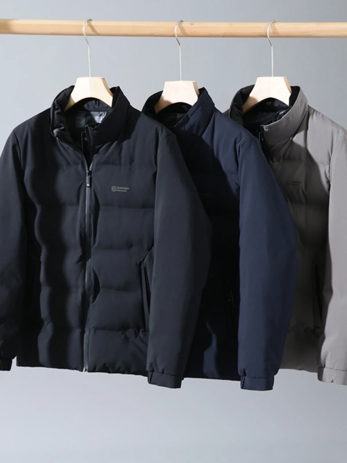 Мужская модная ветрозащитная и водоотталкивающая куртка из хлопка с воротником-стойкой, утепленная, осенне-зимняя, молодежная, трендовая верхняя одежда
Мужская модная ветрозащитная и водоотталкивающая куртка из хлопка с воротником-стойкой, утепленная, осенне-зимняя, молодежная, трендовая верхняя одежда