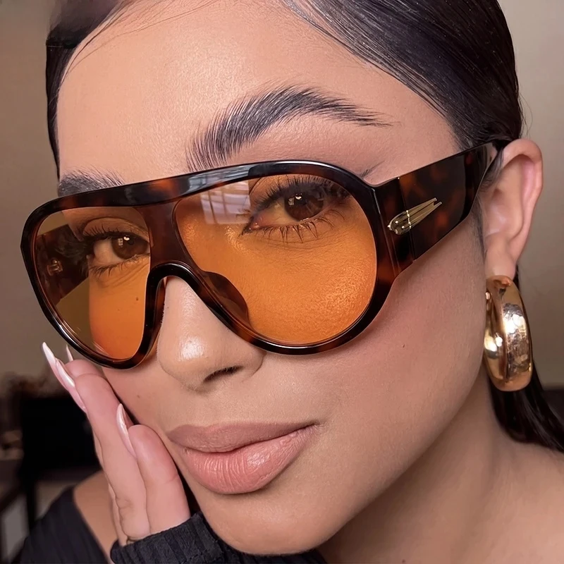 2026 Oversized One-Piece Shield Mask Sunglasses Women 2026 Brand Flat Top Windproof Sun Glasses Ladies Y2K Punk Goggle Shades
2026 Oversized One-Piece Shield Mask Sunglasses Women 2026 Brand Flat Top Windproof Sun Glasses Ladies Y2K Punk Goggle Shades