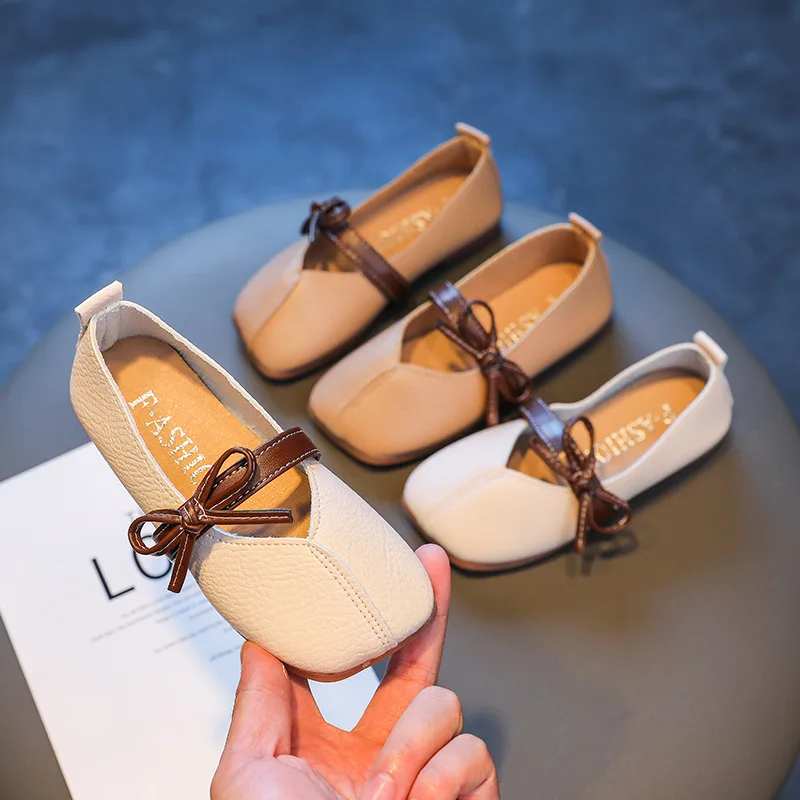 Girls' Soft Sole Casual Bean Shoes 2024 Spring&Autumn New Flats Children's Sweet Princess Fashion Shoes for Party Wedding Show
Girls' Soft Sole Casual Bean Shoes 2024 Spring&Autumn New Flats Children's Sweet Princess Fashion Shoes for Party Wedding Show