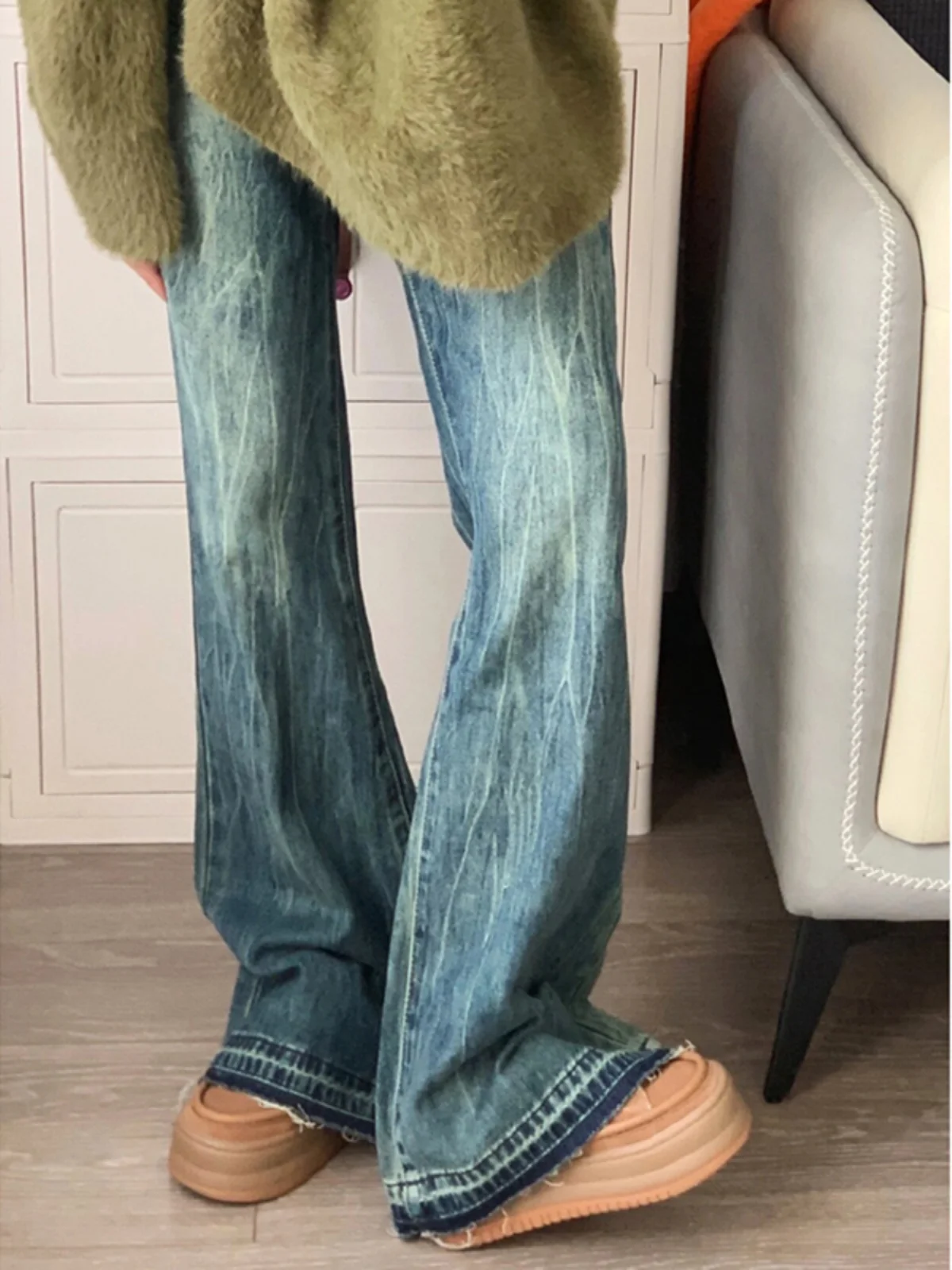 Американские джинсы-колокольчики в стиле ретро с высокой талией, женские весенние 2024, новые длинные брюки, утепленные широкие брюки длиной до пола
Американские джинсы-колокольчики в стиле ретро с высокой талией, женские весенние 2024, новые длинные брюки, утепленные широкие брюки длиной до пола