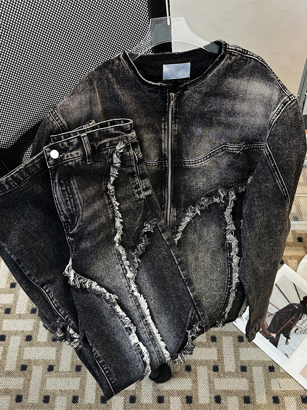 Men's Casual Straight Leg Dyed Jeans Jacket Set with Frayed Hem And Shoulder Pads Spring Season Long Sleeve Outerwear for Teens
Men's Casual Straight Leg Dyed Jeans Jacket Set with Frayed Hem And Shoulder Pads Spring Season Long Sleeve Outerwear for Teens