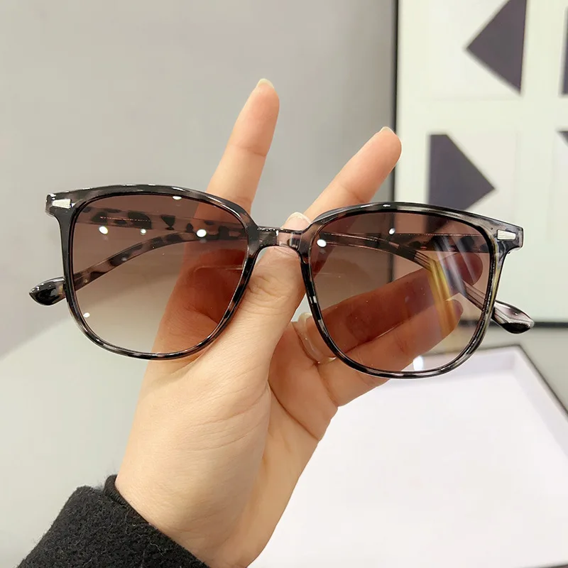 Korean Retro Rivet Square Black Sunglasses Unisex UV400 Slim Face Shades For Summer Beach Street Style
Korean Retro Rivet Square Black Sunglasses Unisex UV400 Slim Face Shades For Summer Beach Street Style