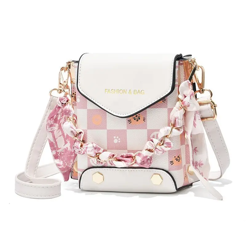 Women's Mobile Phone Bag New Fashionable Versatile Mini Bag Foreign Style Shoulder Messenger Bag High Appearance Level Handbag
Women's Mobile Phone Bag New Fashionable Versatile Mini Bag Foreign Style Shoulder Messenger Bag High Appearance Level Handbag