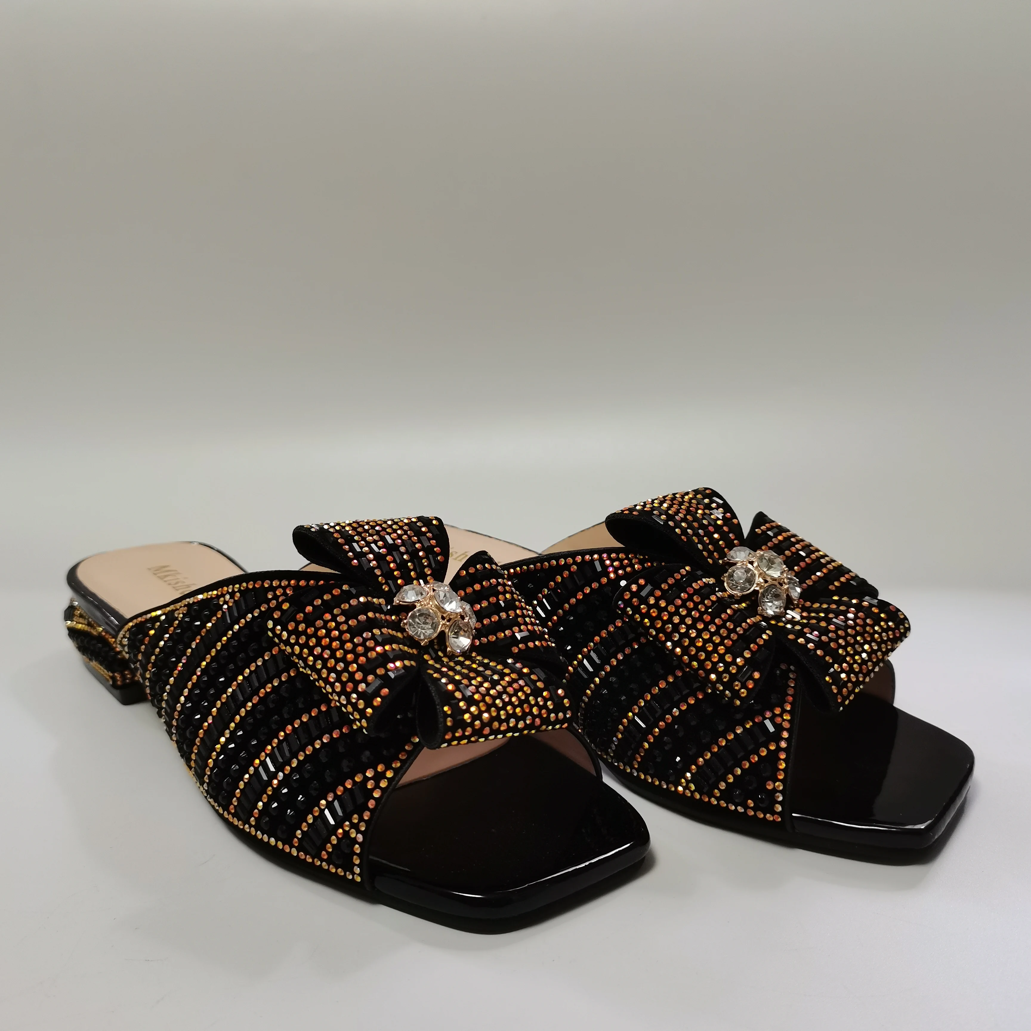Women Casual Outdoor Rhinestone Slippers Flat Shoes Fashion Flat-bottomed Rhinestone Slippers for Women Size GZY1210-2
Women Casual Outdoor Rhinestone Slippers Flat Shoes Fashion Flat-bottomed Rhinestone Slippers for Women Size GZY1210-2