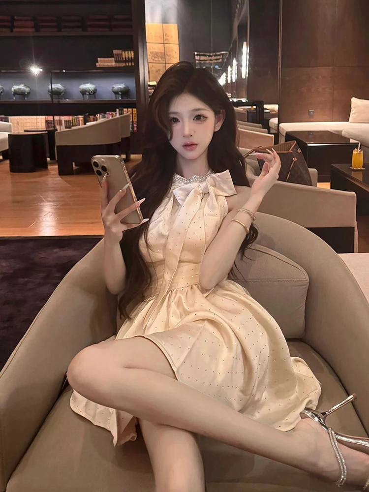 Keni plus Size Knot Dress Women Summer Atmosphere Date Waist Cinching Gown A-Line Skirt High Waist Korean Style
Keni plus Size Knot Dress Women Summer Atmosphere Date Waist Cinching Gown A-Line Skirt High Waist Korean Style