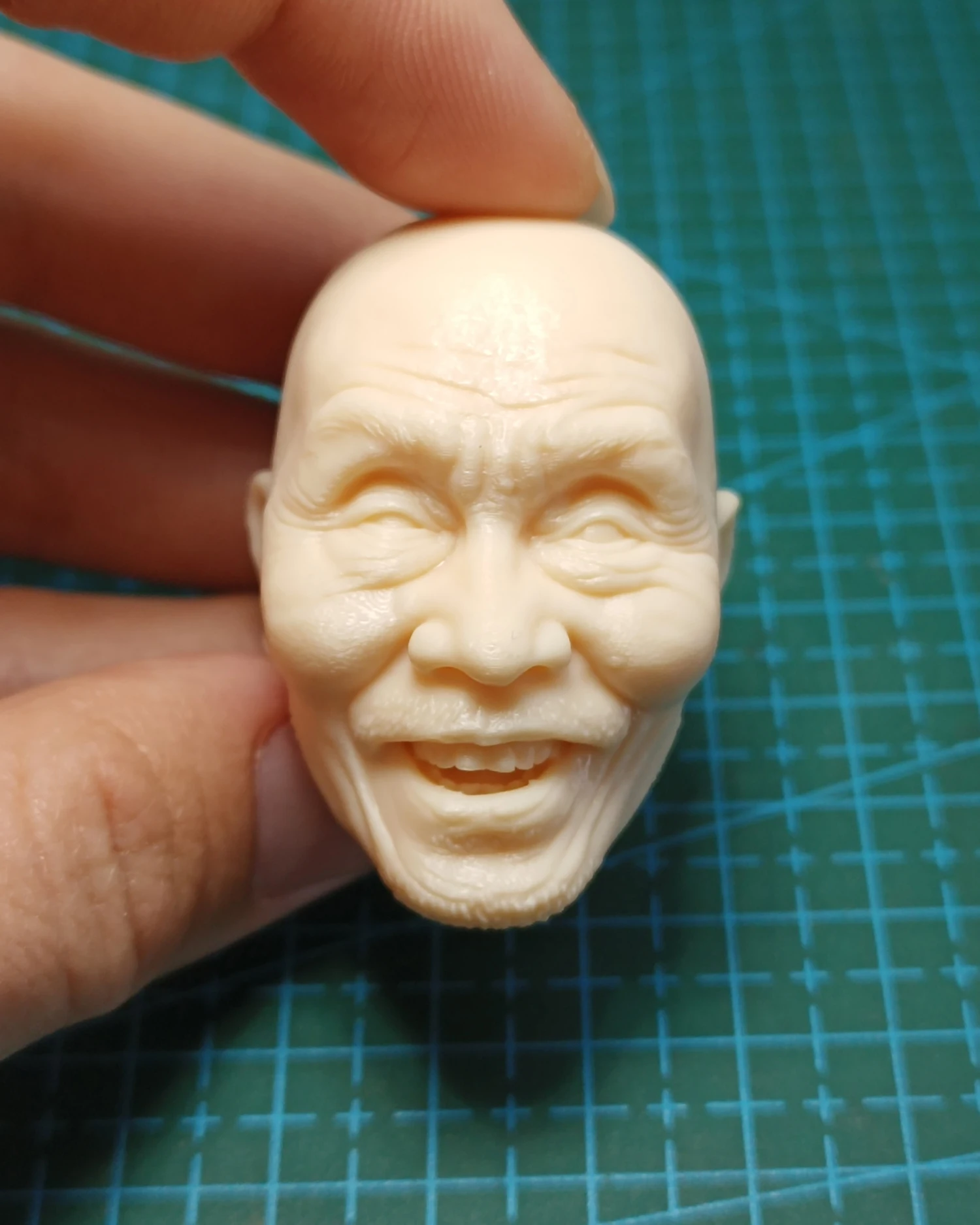 Масштаб 1/6, неокрашенная лысая Young-soo Oh, голова, резьба, скульптурная модель игрушки
Масштаб 1/6, неокрашенная лысая Young-soo Oh, голова, резьба, скульптурная модель игрушки