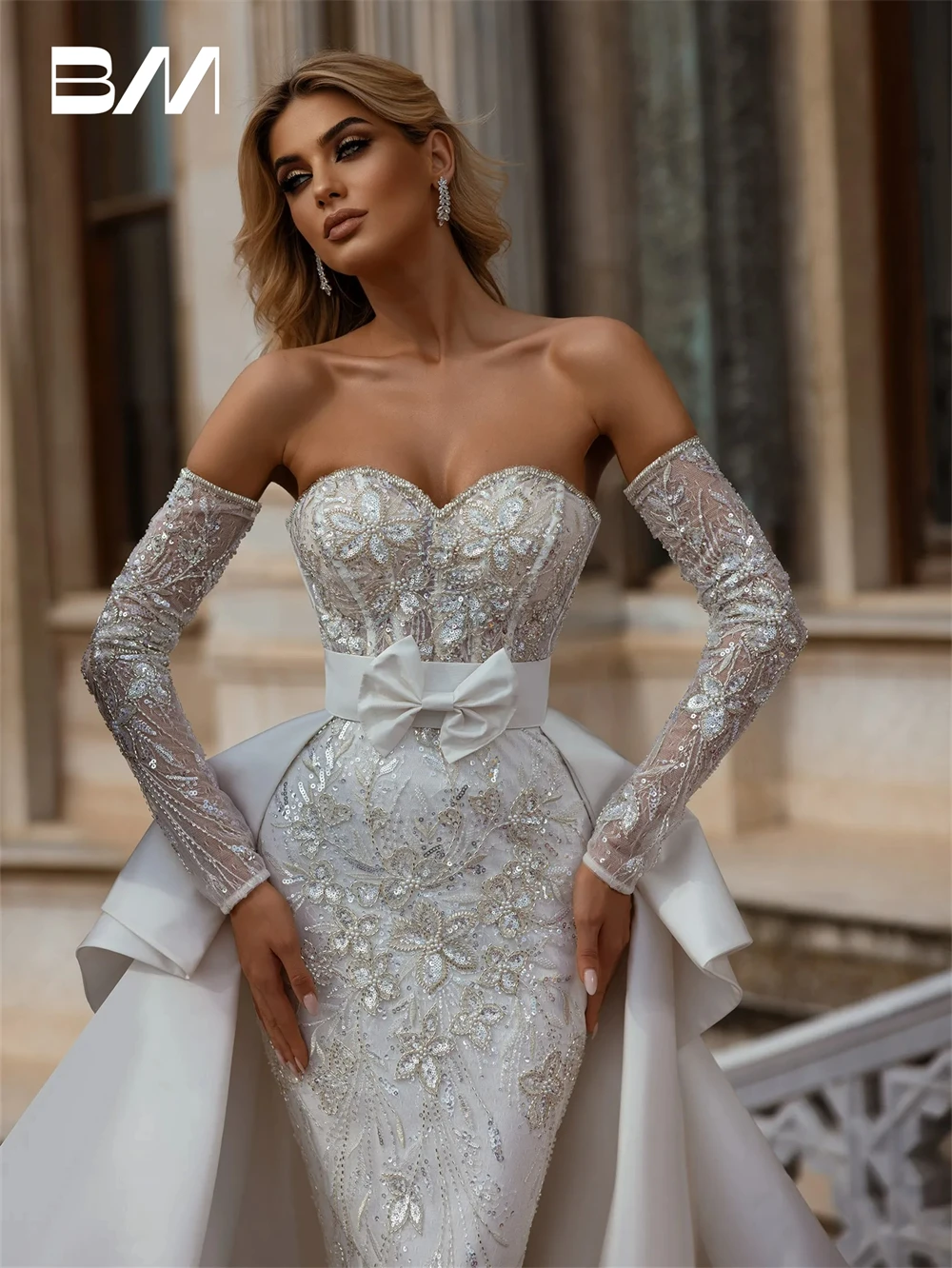 Exquisite Beaded White Wedding Dress with Detachable Satin Train, Strapless Mermaid Bride Dresses, Customized Long Bridal Gown
Exquisite Beaded White Wedding Dress with Detachable Satin Train, Strapless Mermaid Bride Dresses, Customized Long Bridal Gown