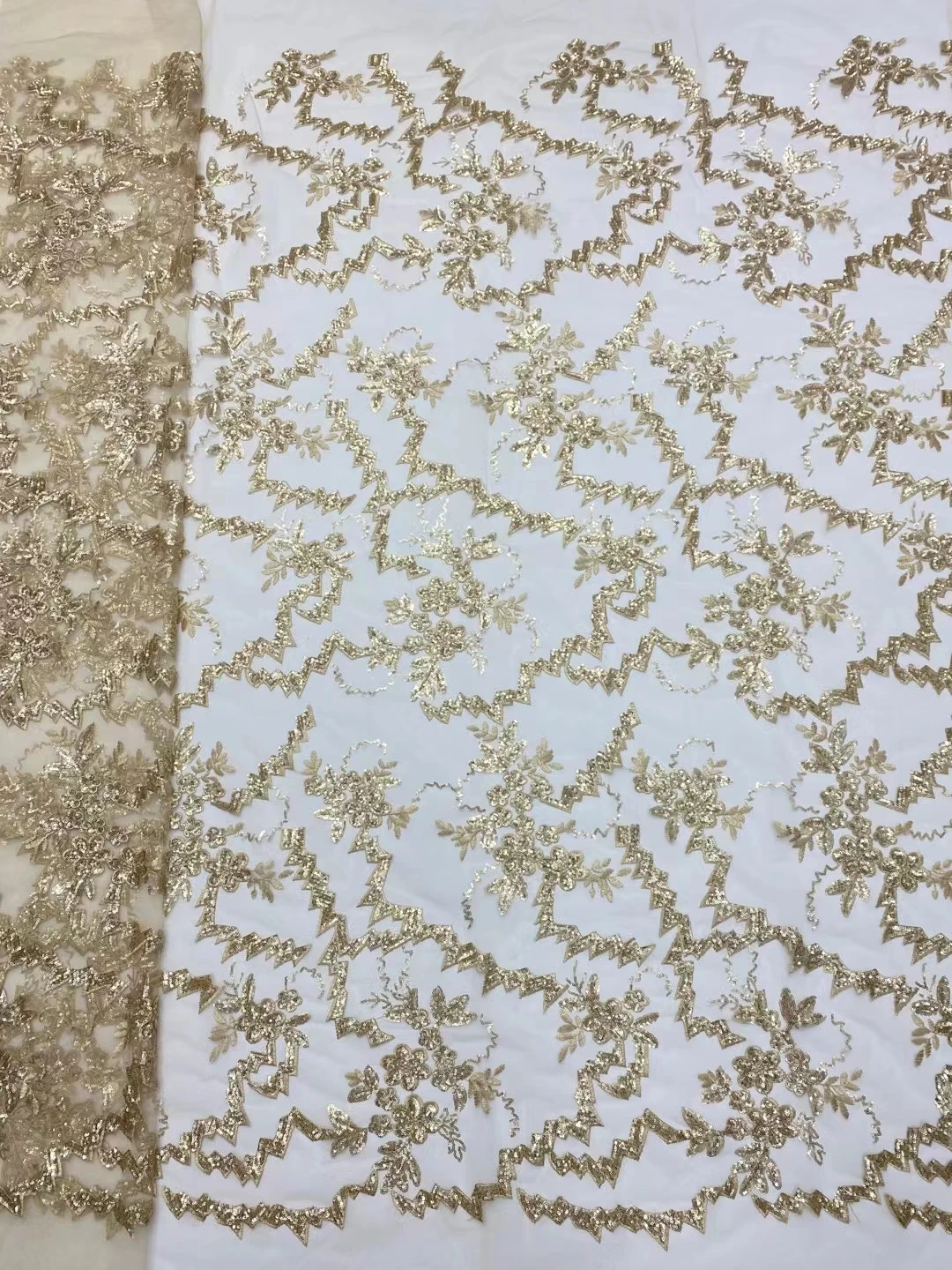 Hot Selling Gold African Lace Fabric 2022 High Quality Nigerian Tulle Lace With Sequins Latest French Net Lace For Party 5 H992
Hot Selling Gold African Lace Fabric 2022 High Quality Nigerian Tulle Lace With Sequins Latest French Net Lace For Party 5 H992