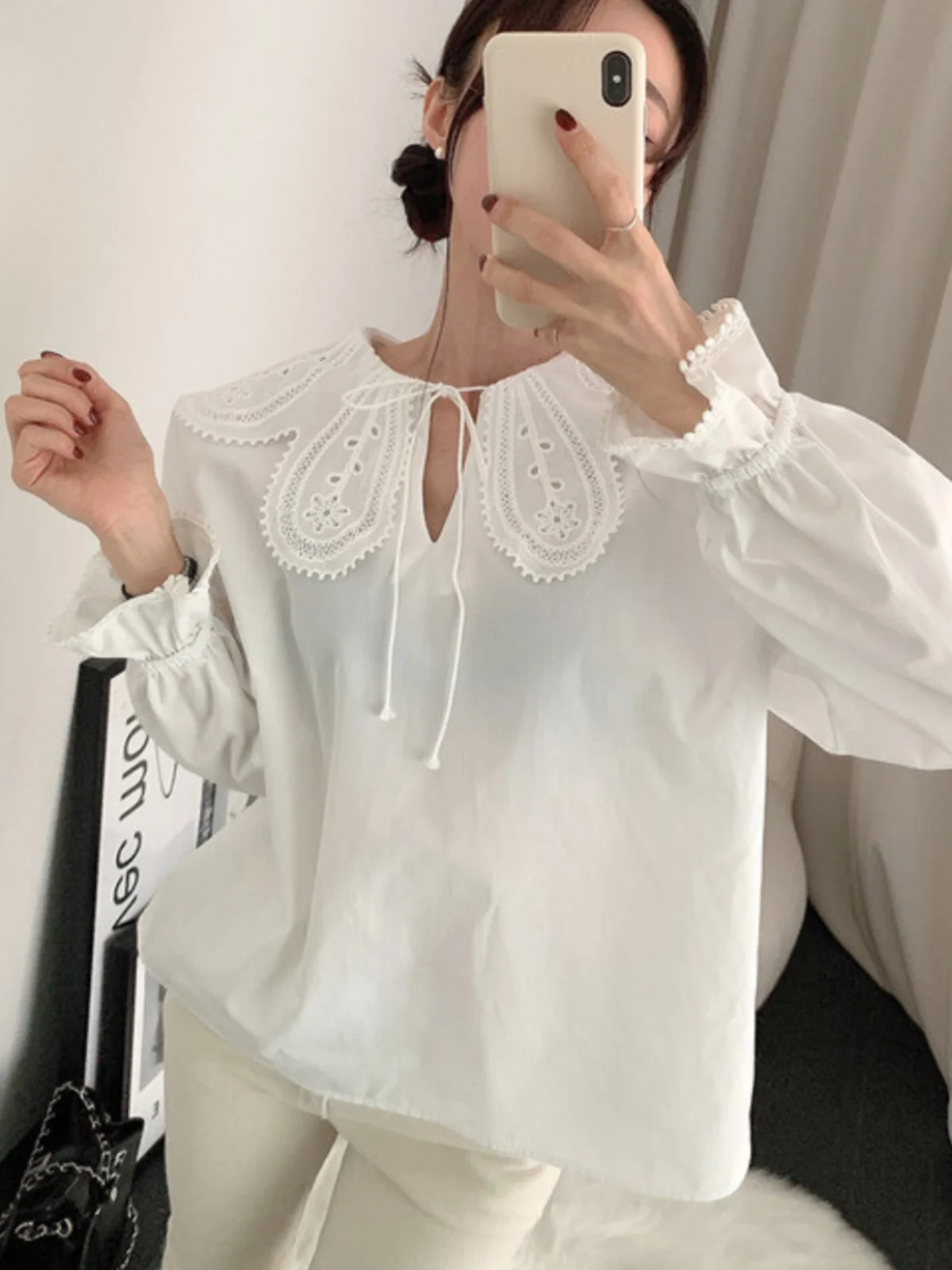 Korean Style Sweet Ruffle Collar Loose Women's Shirt New Spring Inner Wear Top Fashionable Versatile Bubble Sleeve Blouse
Korean Style Sweet Ruffle Collar Loose Women's Shirt New Spring Inner Wear Top Fashionable Versatile Bubble Sleeve Blouse