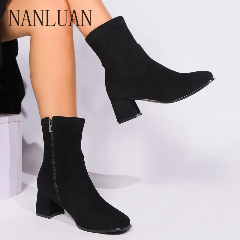2024 Boutique Winter High Heel Women's Boots New Solid Color Women's Shoes Comfortable Thick Heel Hot Selling Fashion Boots
2024 Boutique Winter High Heel Women's Boots New Solid Color Women's Shoes Comfortable Thick Heel Hot Selling Fashion Boots