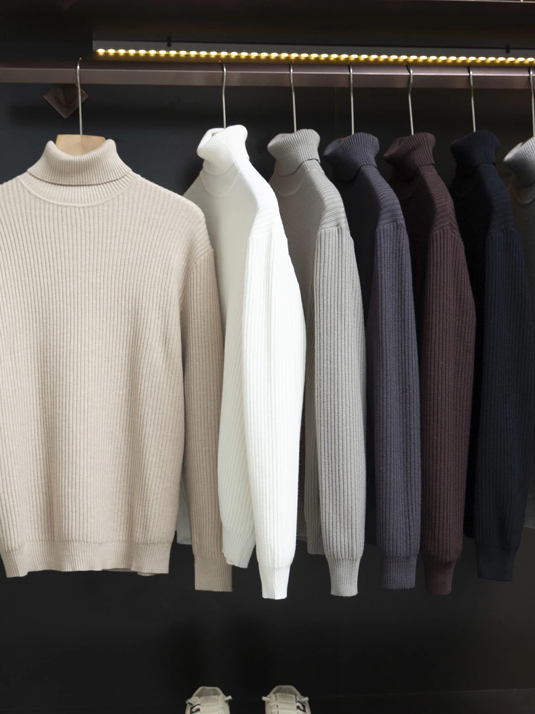 Мужской повседневный вязаный свитер свободного кроя с высоким воротником и круглым вырезом, однотонный, весна-осень, новинка, базовая модель, размер M
Мужской повседневный вязаный свитер свободного кроя с высоким воротником и круглым вырезом, однотонный, весна-осень, новинка, базовая модель, размер M