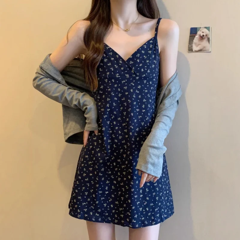 2025Summer New Korean Style Sweet and Spicy Girl Floral Strap Dress Early Spring Outfit Petite Women's Short Dress
2025Summer New Korean Style Sweet and Spicy Girl Floral Strap Dress Early Spring Outfit Petite Women's Short Dress