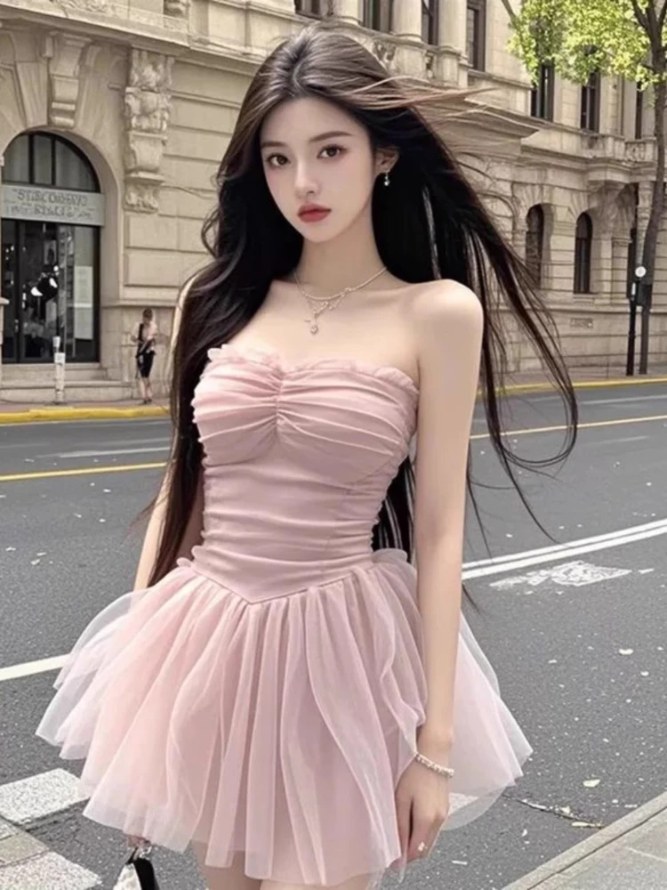 Summer Sexy Dress Solid Color Sleeveless Strapless Pleated Lace Patchwork Dresses 2025 New French Elegant Design Women Clothing
Summer Sexy Dress Solid Color Sleeveless Strapless Pleated Lace Patchwork Dresses 2025 New French Elegant Design Women Clothing