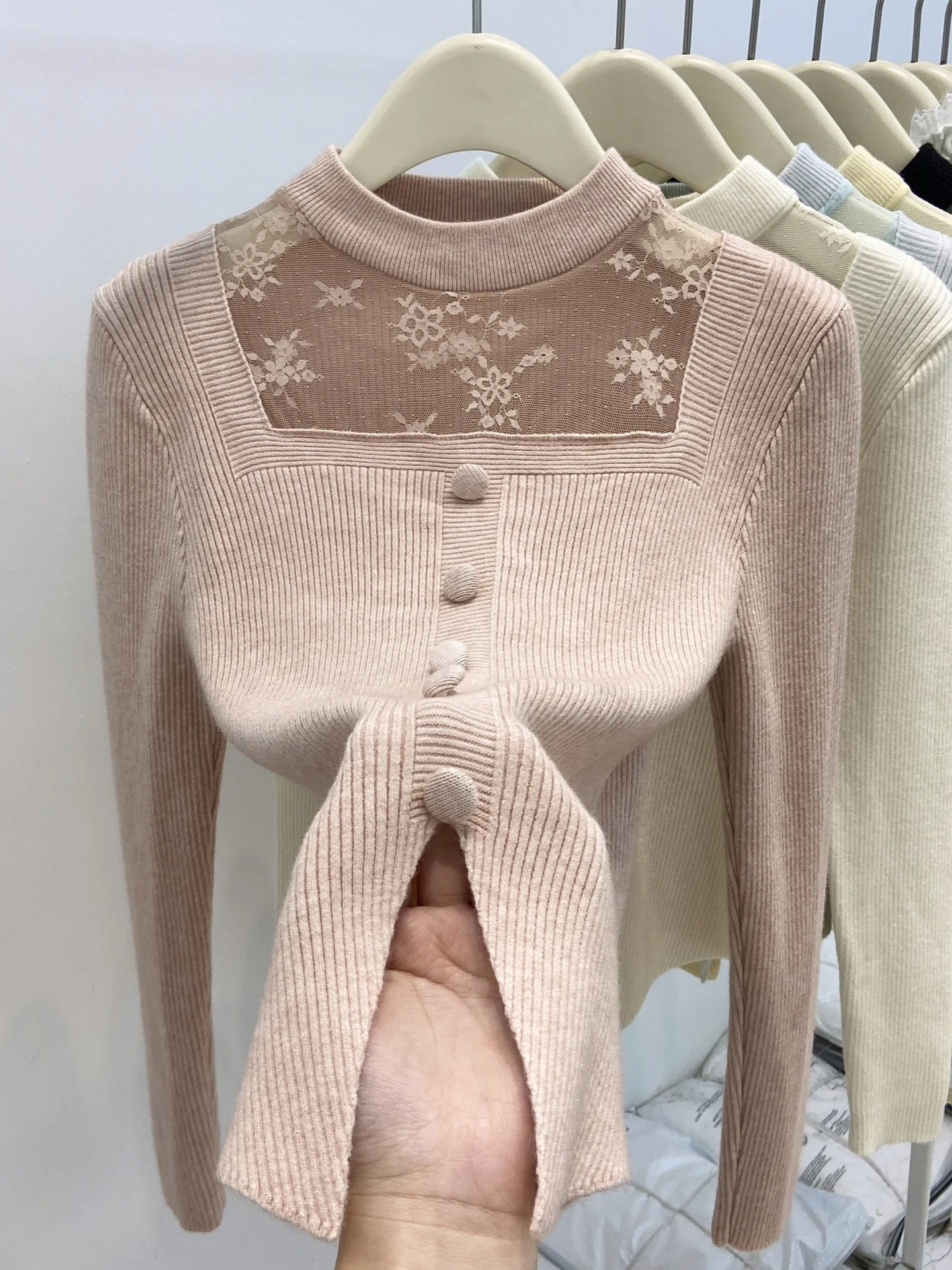 Женский облегающий вязаный свитер с высоким воротником, дизайнерский, осенне-зимний, новый, для ношения под одеждой, базовый топ
Женский облегающий вязаный свитер с высоким воротником, дизайнерский, осенне-зимний, новый, для ношения под одеждой, базовый топ