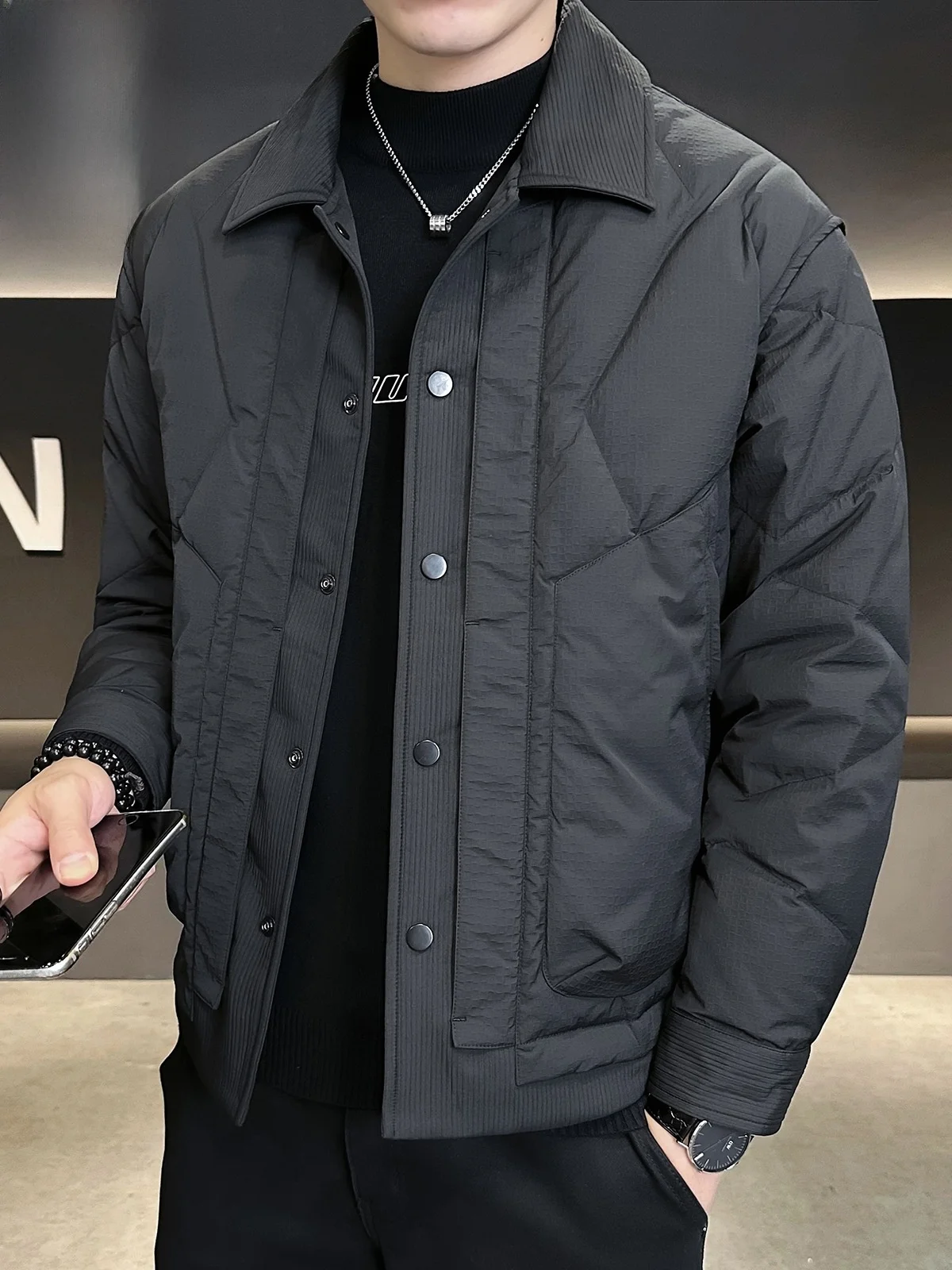 Мужская утепленная зимняя куртка с пуховым наполнителем, белая, на пуговицах, из полиэфирного волокна, молодежная, модная верхняя одежда
Мужская утепленная зимняя куртка с пуховым наполнителем, белая, на пуговицах, из полиэфирного волокна, молодежная, модная верхняя одежда