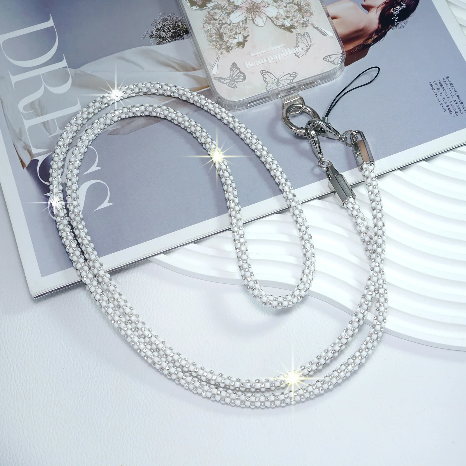Luxury diamond studded reversible hanging rope bag anti loss mobile phone portable slanted hanging chain colorful hanging rope
Luxury diamond studded reversible hanging rope bag anti loss mobile phone portable slanted hanging chain colorful hanging rope