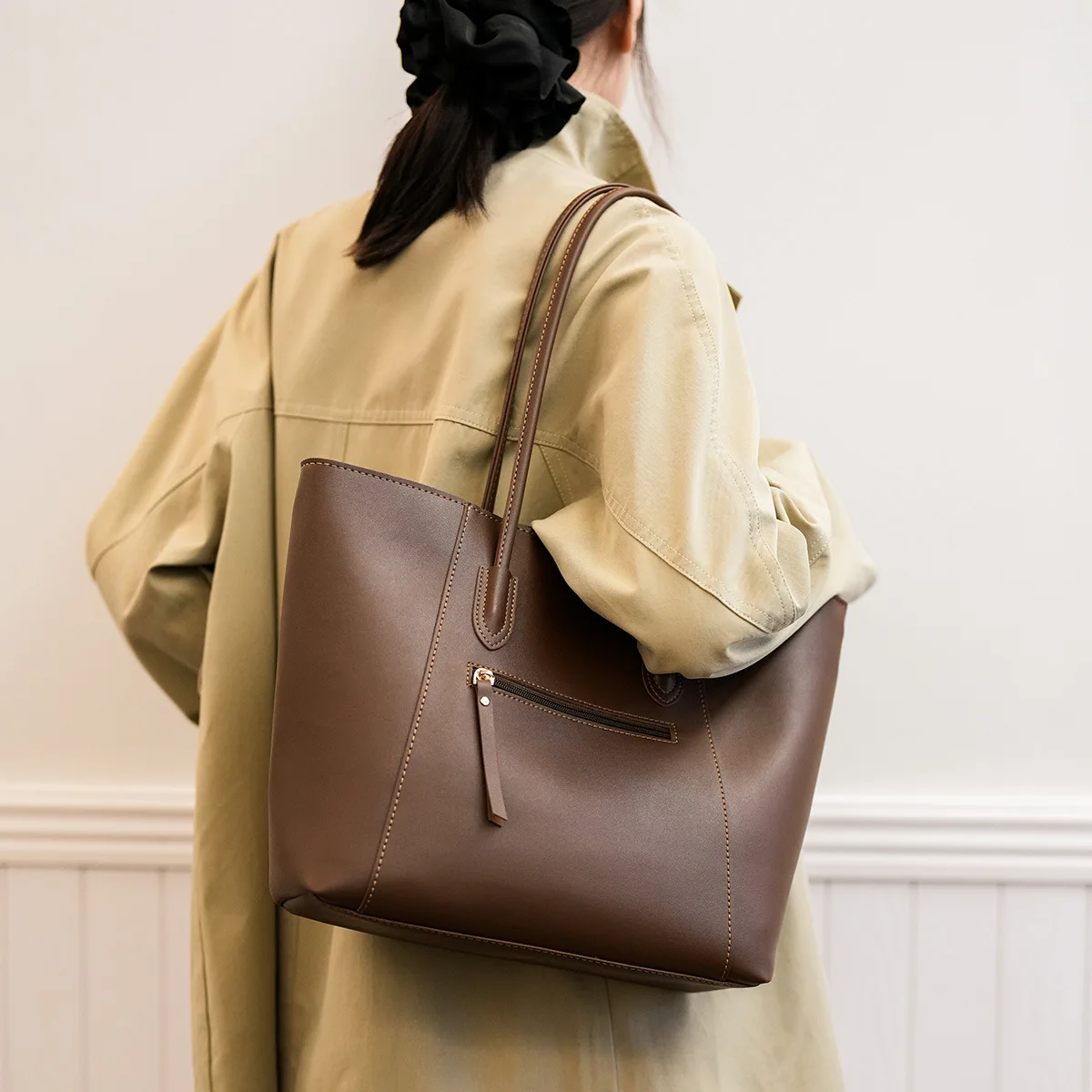 2025 New Women Popular Fashion Large-capacity Tote Bag Shoulder Crossbody Handbag Ladies PU Leather Vintage Solid Commuting Bag
2025 New Women Popular Fashion Large-capacity Tote Bag Shoulder Crossbody Handbag Ladies PU Leather Vintage Solid Commuting Bag