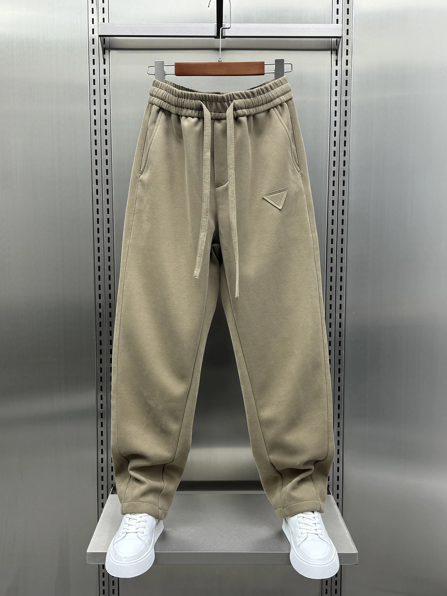 Новые мужские спортивные брюки прямого кроя на весну-осень с эластичным поясом на шнурке, осенне-зимние, длинные...
Новые мужские спортивные брюки прямого кроя на весну-осень с эластичным поясом на шнурке, осенне-зимние, длинные...