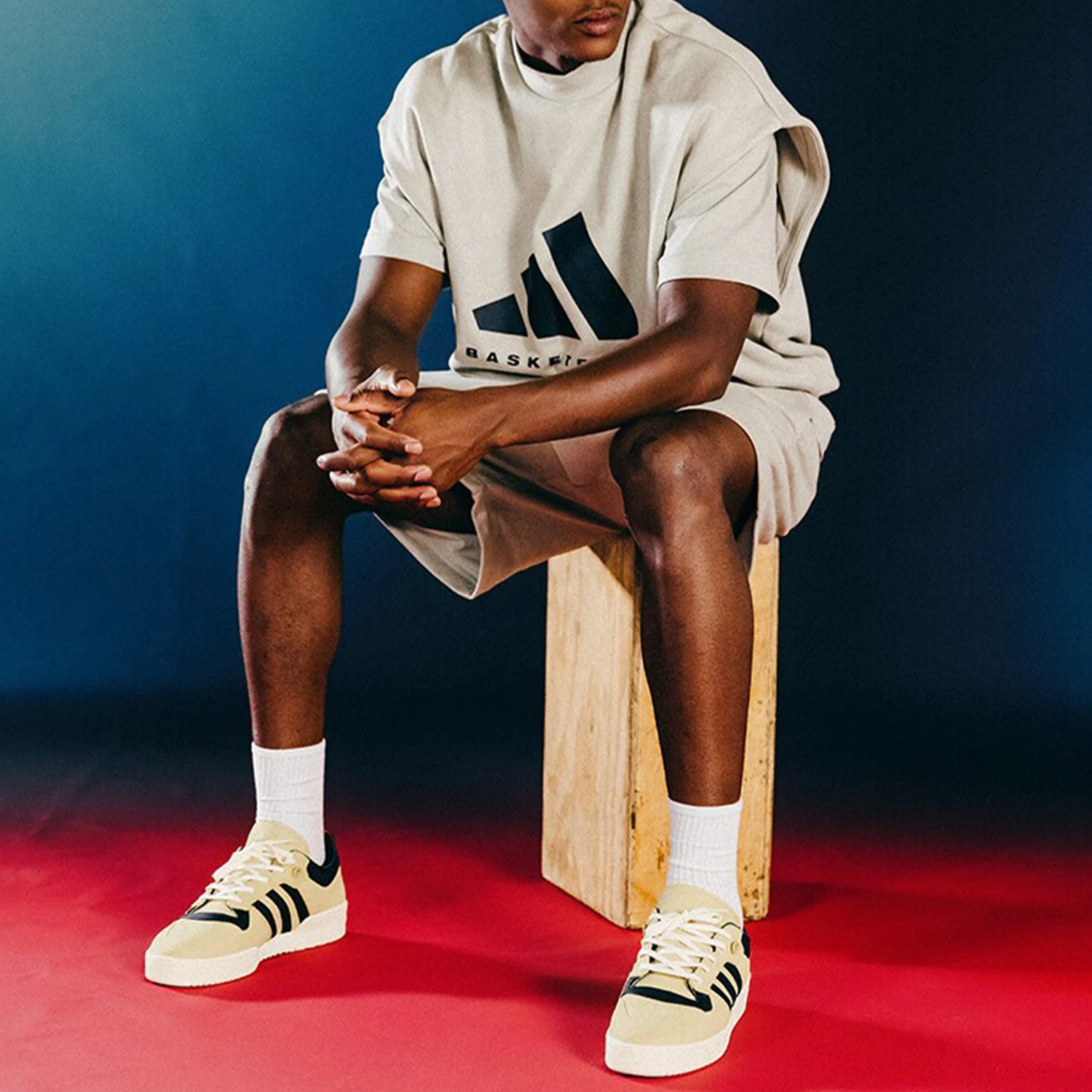 Adidas Official Genuine Originals Мужская и женская свободная баскетбольная толстовка без рукавов IN7704
Adidas Official Genuine Originals Мужская и женская свободная баскетбольная толстовка без рукавов IN7704