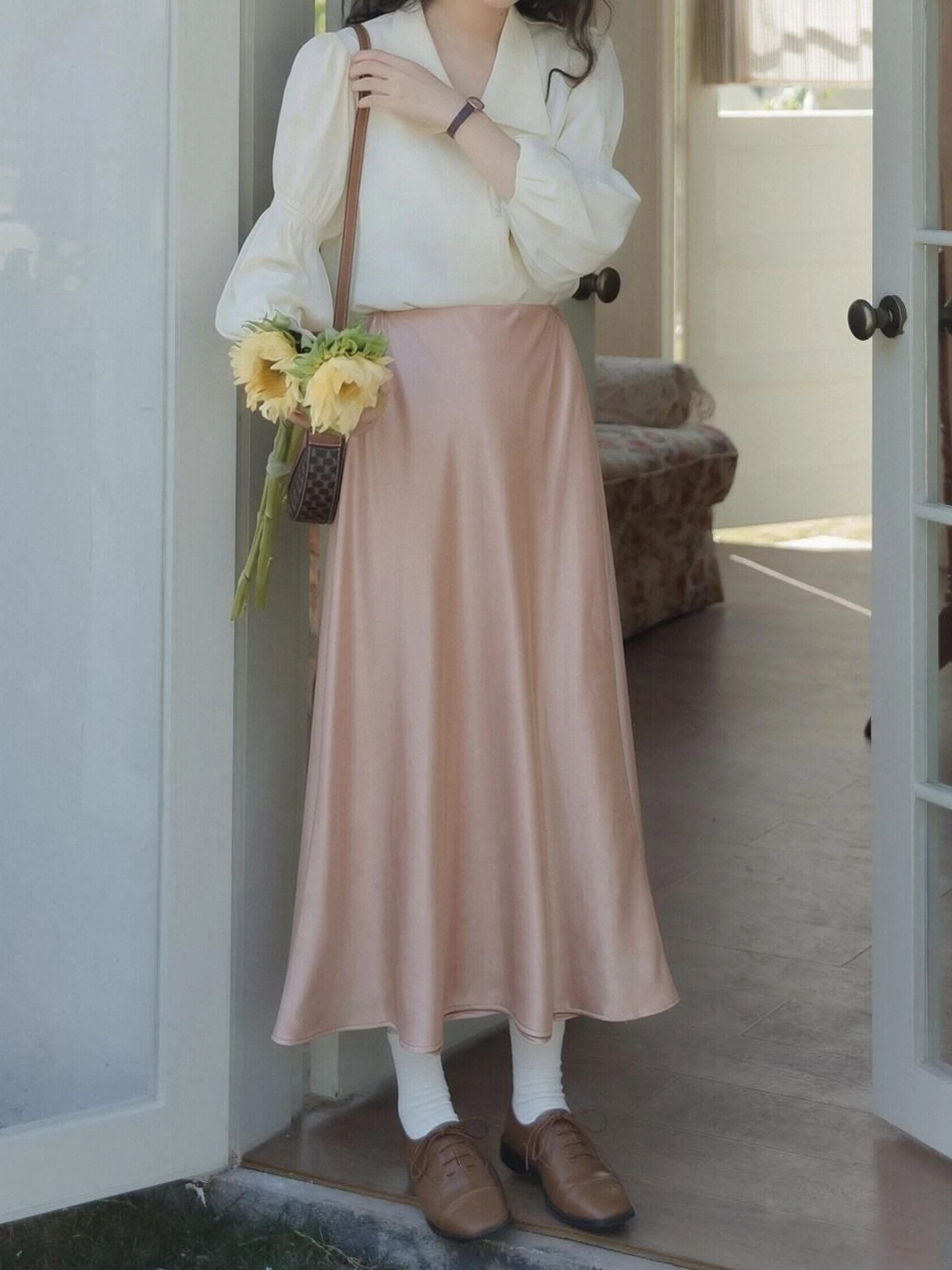 High Waist Midi Length Satin Acetate Halter Neck Women's Skirt Pink Color Summer High-End Feeling Bodycon Fish Tail A-Line Skirt
High Waist Midi Length Satin Acetate Halter Neck Women's Skirt Pink Color Summer High-End Feeling Bodycon Fish Tail A-Line Skirt