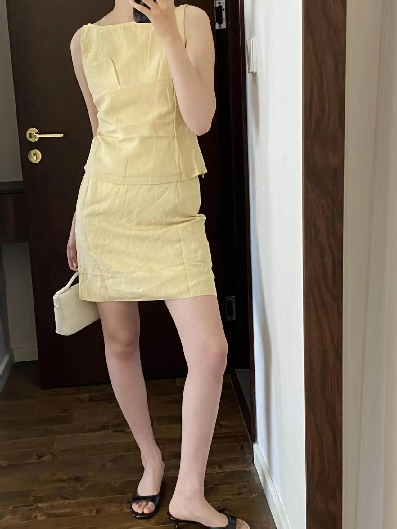 Yellow Summer Women's Sleeveless Vest Tank Top And Skirt Two-Piece Set Casual Style Polyester Fabric One-Shoulder Design
Yellow Summer Women's Sleeveless Vest Tank Top And Skirt Two-Piece Set Casual Style Polyester Fabric One-Shoulder Design