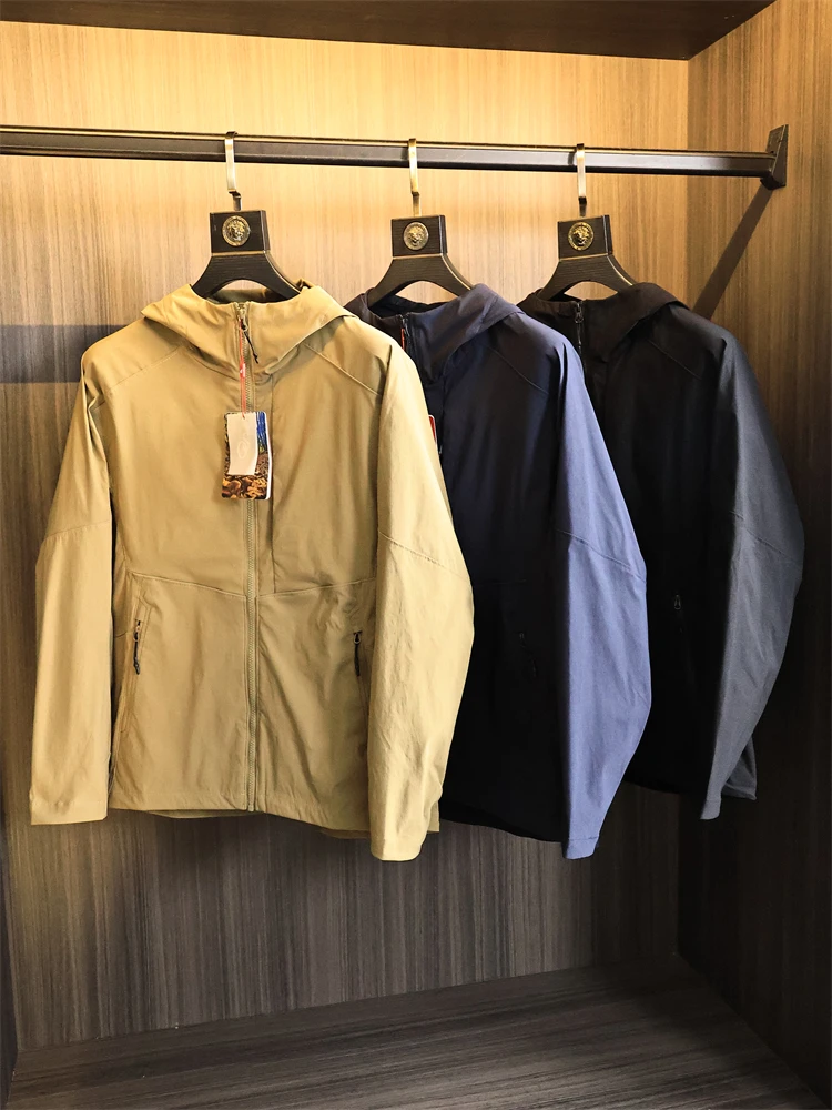 Men's Outdoor Sports Jaet 2025 Spring Anti-Tear Waterproof Breathable Functional Hooded Soft ell Jaet Faionable Urban...
Men's Outdoor Sports Jaet 2025 Spring Anti-Tear Waterproof Breathable Functional Hooded Soft ell Jaet Faionable Urban...