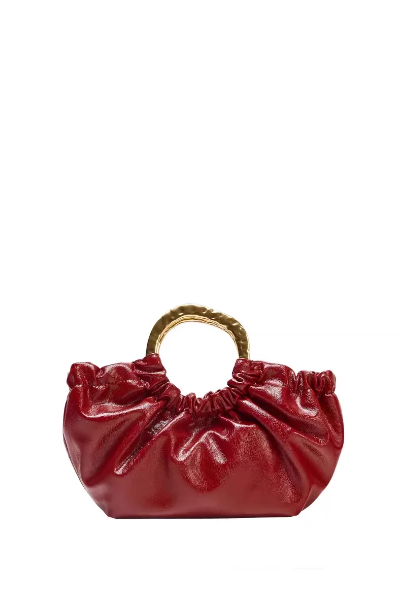 Red Large Capacity Women's Handbag Slant Cross Vintage Style Wedding Bag Metal Handle PU Material Fashion Style
Red Large Capacity Women's Handbag Slant Cross Vintage Style Wedding Bag Metal Handle PU Material Fashion Style