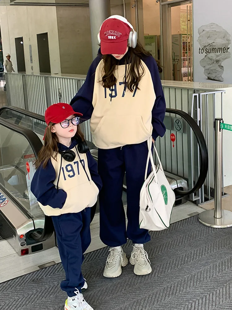 Children's Hoodie set 2022 winter new mother-daughter hoodie two-piece hoodie sets boys and girls jacket trend
Children's Hoodie set 2022 winter new mother-daughter hoodie two-piece hoodie sets boys and girls jacket trend