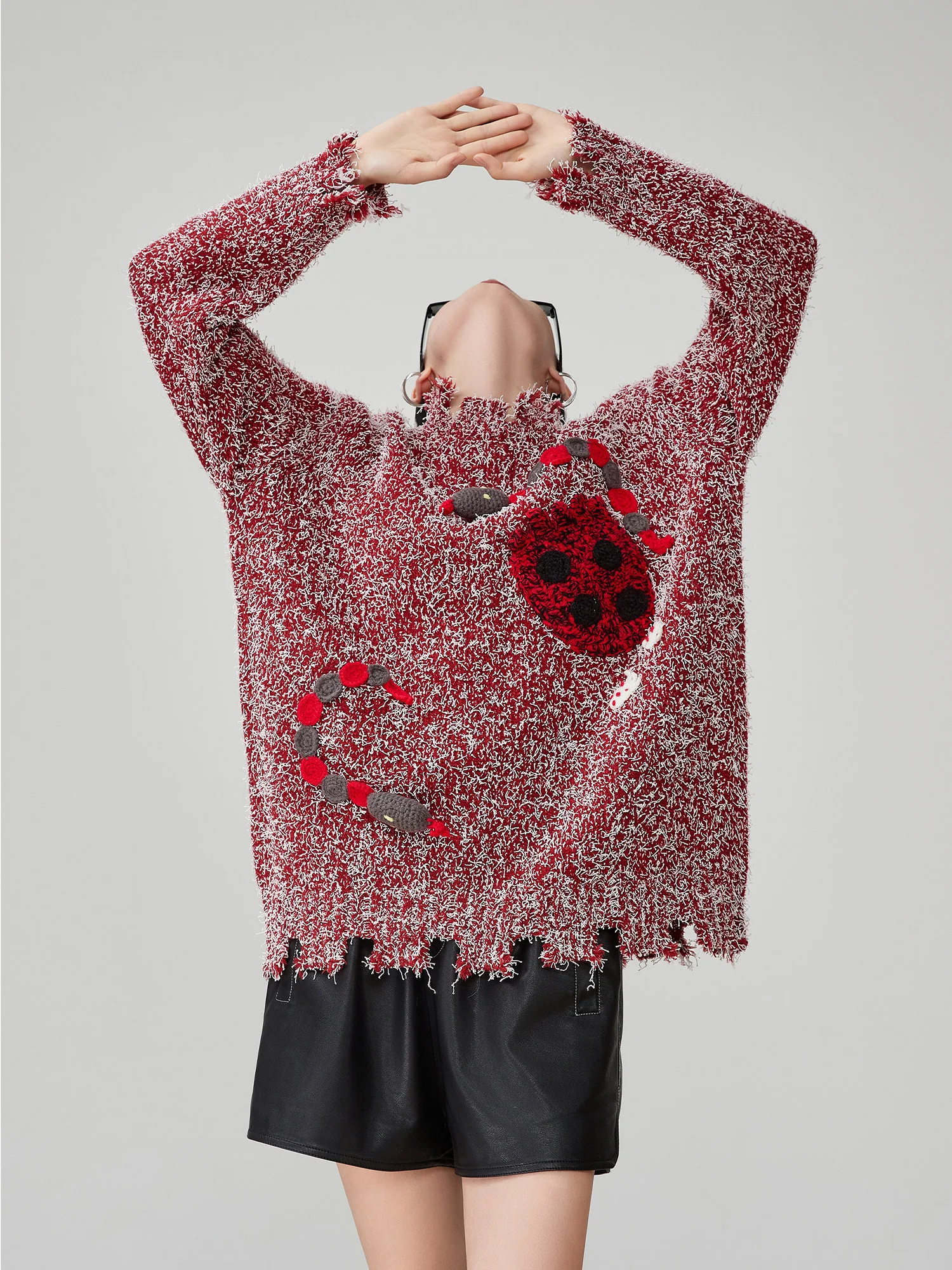 Мягкий уютный женский вязаный свитер с вышивкой в виде змеи, выполненной крючком, повседневный свободный крой, теплый зимний топ с длинными рукавами
Мягкий уютный женский вязаный свитер с вышивкой в виде змеи, выполненной крючком, повседневный свободный крой, теплый зимний топ с длинными рукавами