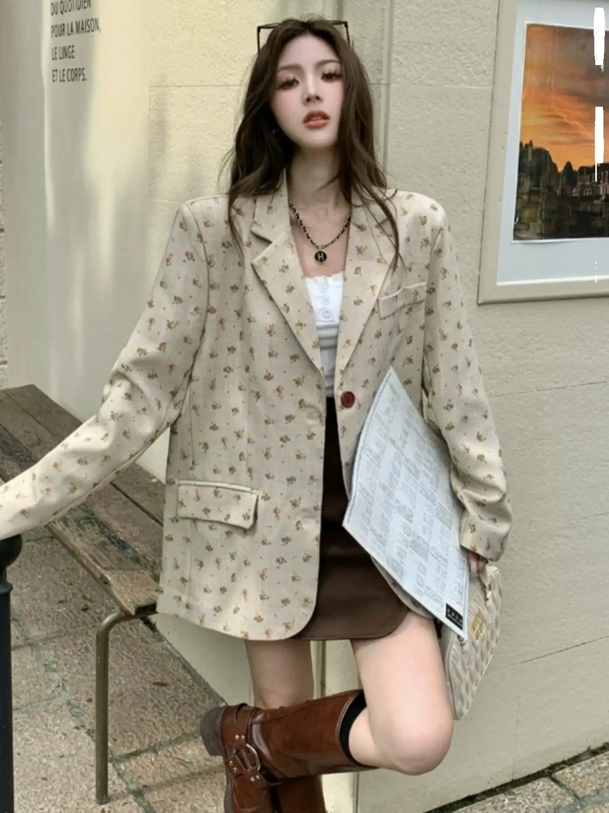Melad Retro Floral Blazer for Women Plus Size Autumn Winter New Korean Style Chic Mid Length Jacket for Curvy Ladies Fashion
Melad Retro Floral Blazer for Women Plus Size Autumn Winter New Korean Style Chic Mid Length Jacket for Curvy Ladies Fashion