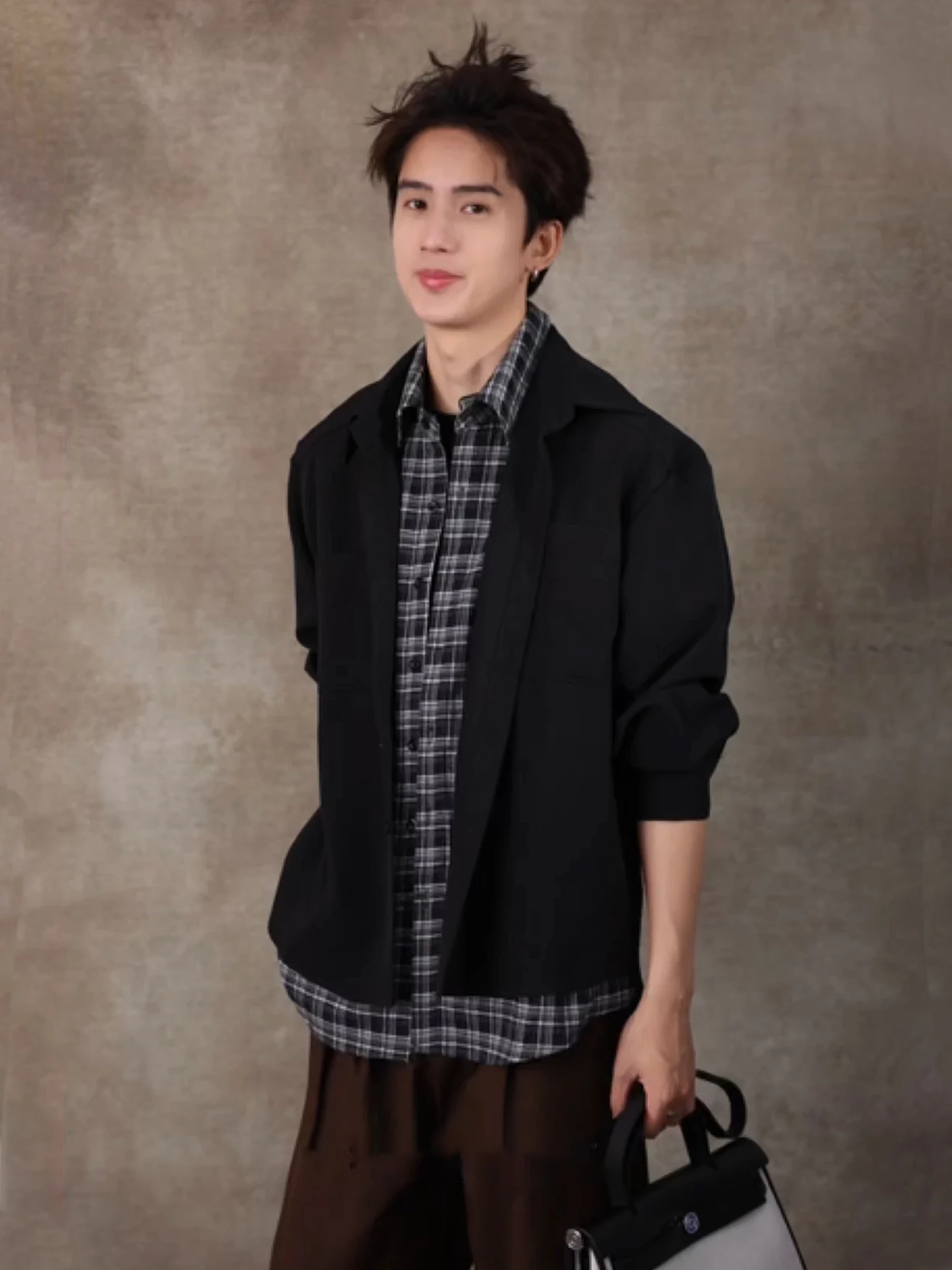 Cool Black Plaid Collar Long Sleeve Men's Shirt Autumn Fashionable Outfit Jacket Youth Standard Fit Polyester Fiber Thin
Cool Black Plaid Collar Long Sleeve Men's Shirt Autumn Fashionable Outfit Jacket Youth Standard Fit Polyester Fiber Thin
