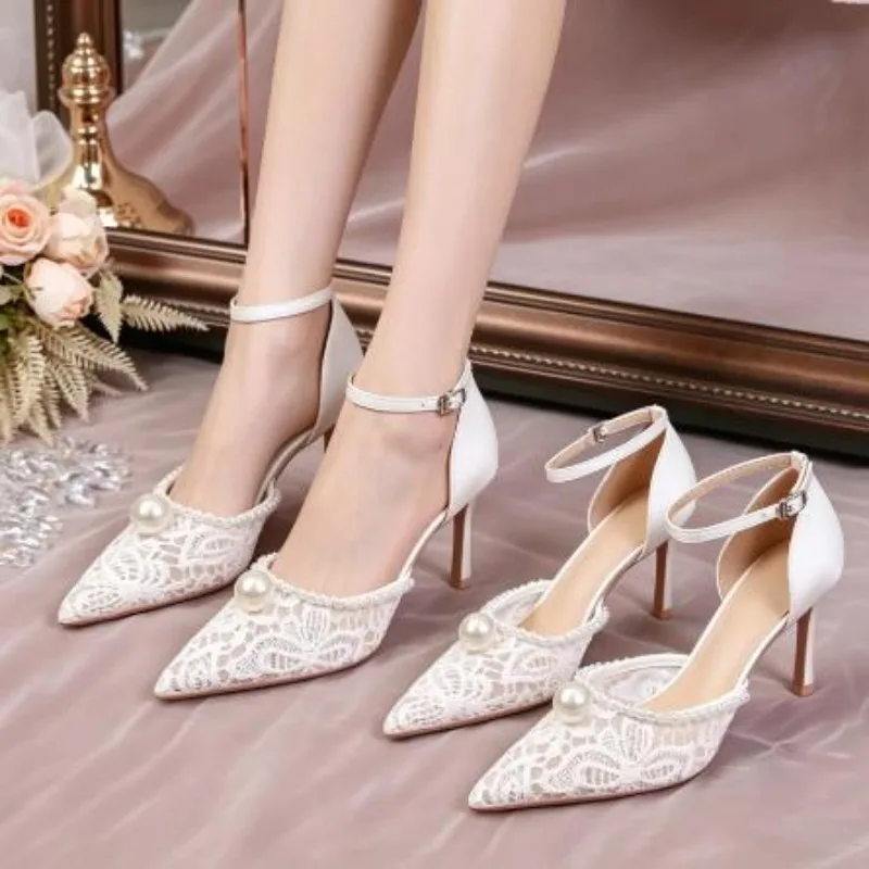 2026 Hot Selling One-Line Hollow Sandals with Bao Head Female French Lace Main Wedding Dress Bride Shoes Mesh Pearl High Heels
2026 Hot Selling One-Line Hollow Sandals with Bao Head Female French Lace Main Wedding Dress Bride Shoes Mesh Pearl High Heels