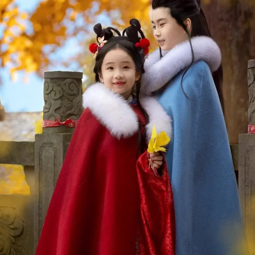 Girls' Hanfu winter ancient costume New Year greeting cloak,children's Chinese New Year coat,thickened large fur collar cloak
Girls' Hanfu winter ancient costume New Year greeting cloak,children's Chinese New Year coat,thickened large fur collar cloak