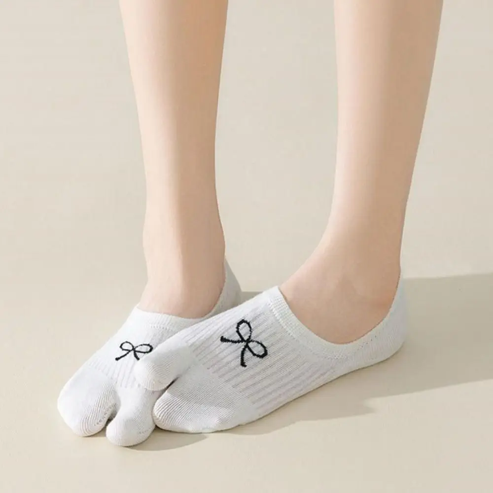3Pairs Fashion Short Tube Two Toe Boat Socks Invisible Anti Slip Sweet Bow Socks Breathable Hosiery Split Toe Ankle Socks Summer
3Pairs Fashion Short Tube Two Toe Boat Socks Invisible Anti Slip Sweet Bow Socks Breathable Hosiery Split Toe Ankle Socks Summer
