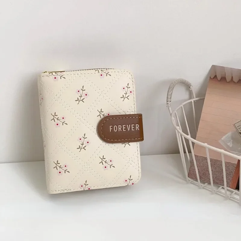 Xiuya Elegant Summer Wallets for Women Flower Print Bag Korean Fashion Short Card Wallet Aesthetic Designer Female Coin Purse
Xiuya Elegant Summer Wallets for Women Flower Print Bag Korean Fashion Short Card Wallet Aesthetic Designer Female Coin Purse