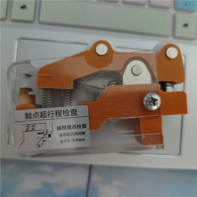6pcs For Guangri Hitachi Elevator Hall Floor Doors Sub-Door Lock Contact Switch D Tensioner Buffer Switch TKB-1A
6pcs For Guangri Hitachi Elevator Hall Floor Doors Sub-Door Lock Contact Switch D Tensioner Buffer Switch TKB-1A