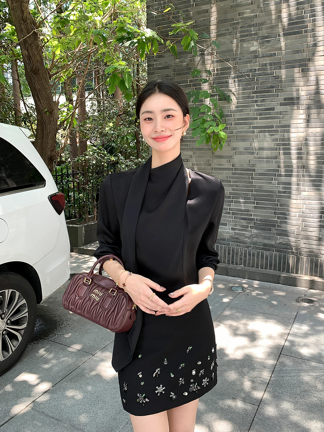 Ele Long Sve Acetate irt for Women Maven Lin Work High nce Series Draped irt Polied Silhouette
Ele Long Sve Acetate irt for Women Maven Lin Work High nce Series Draped irt Polied Silhouette