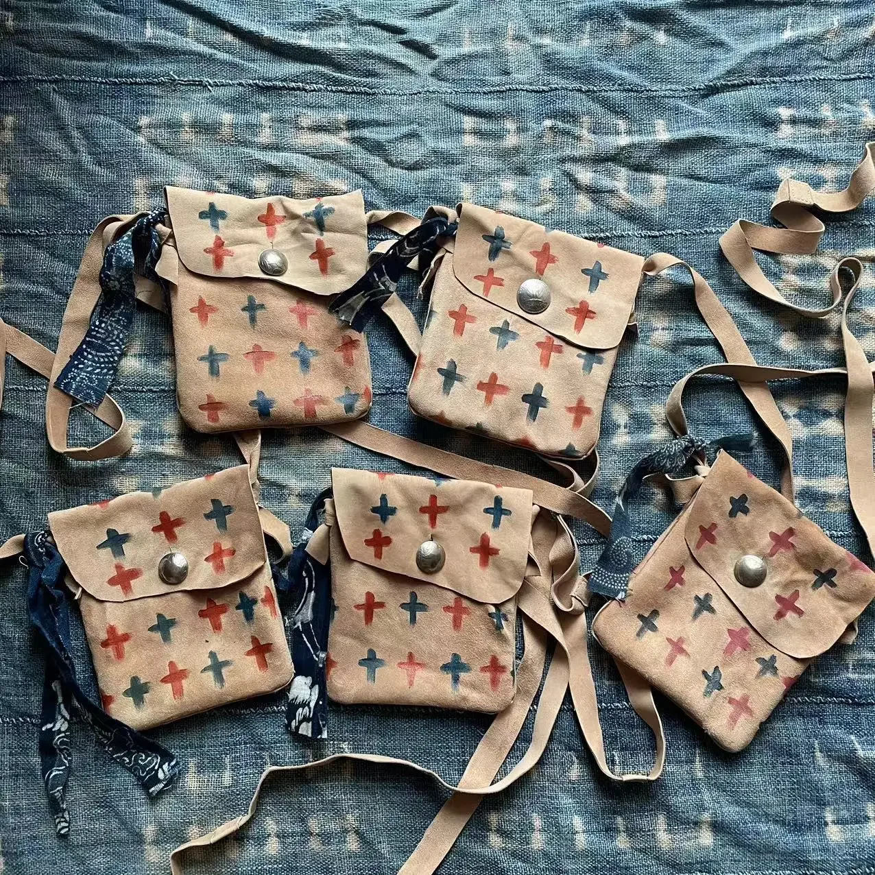 VISVIM WMV KOFU МЕДИЦИНСКАЯ СУМКА Серебряная пряжка для монет крест ручная роспись аптечка сумка-мессенджер
VISVIM WMV KOFU МЕДИЦИНСКАЯ СУМКА Серебряная пряжка для монет крест ручная роспись аптечка сумка-мессенджер