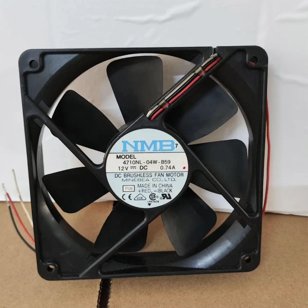 Вентилятор охлаждения серверного шасси 4710NL-04W-B59 12V 0.74A 12025
Вентилятор охлаждения серверного шасси 4710NL-04W-B59 12V 0.74A 12025