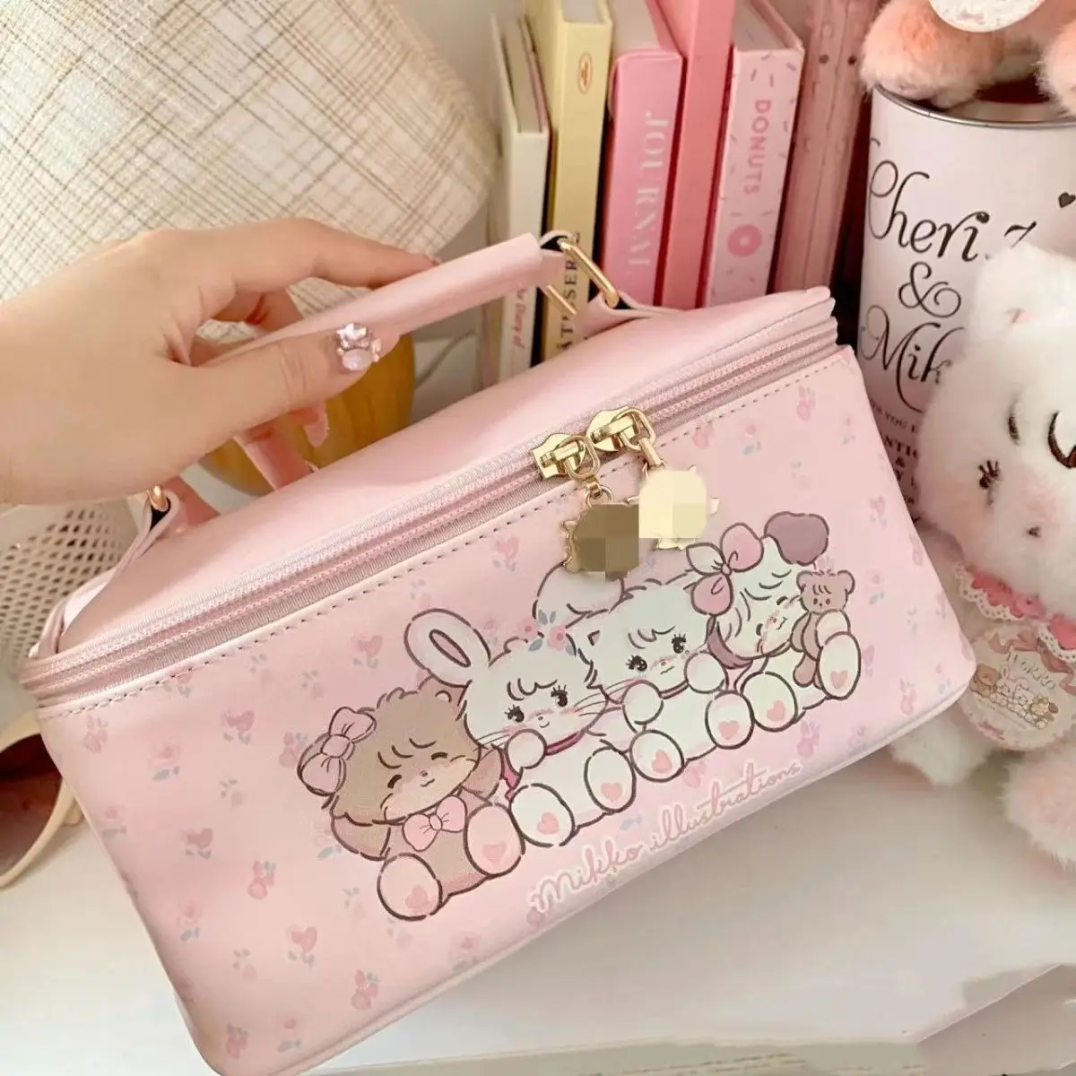 Kawaii Mikko Cosmetic Cases Cute Pink Makeup Bag for Girls Aesthetic Leather Toiletries Organizer Bags for Women
Kawaii Mikko Cosmetic Cases Cute Pink Makeup Bag for Girls Aesthetic Leather Toiletries Organizer Bags for Women