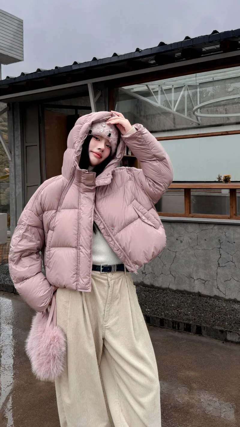 CXFS 2025 Новый осенне-зимний свободный женский костюм с капюшоном и цветочным бутоном, короткая куртка на белом утином пуху, теплое пальто на белом утином пуху 
CXFS 2025 Новый осенне-зимний свободный женский костюм с капюшоном и цветочным бутоном, короткая куртка на белом утином пуху, теплое пальто на белом утином пуху
