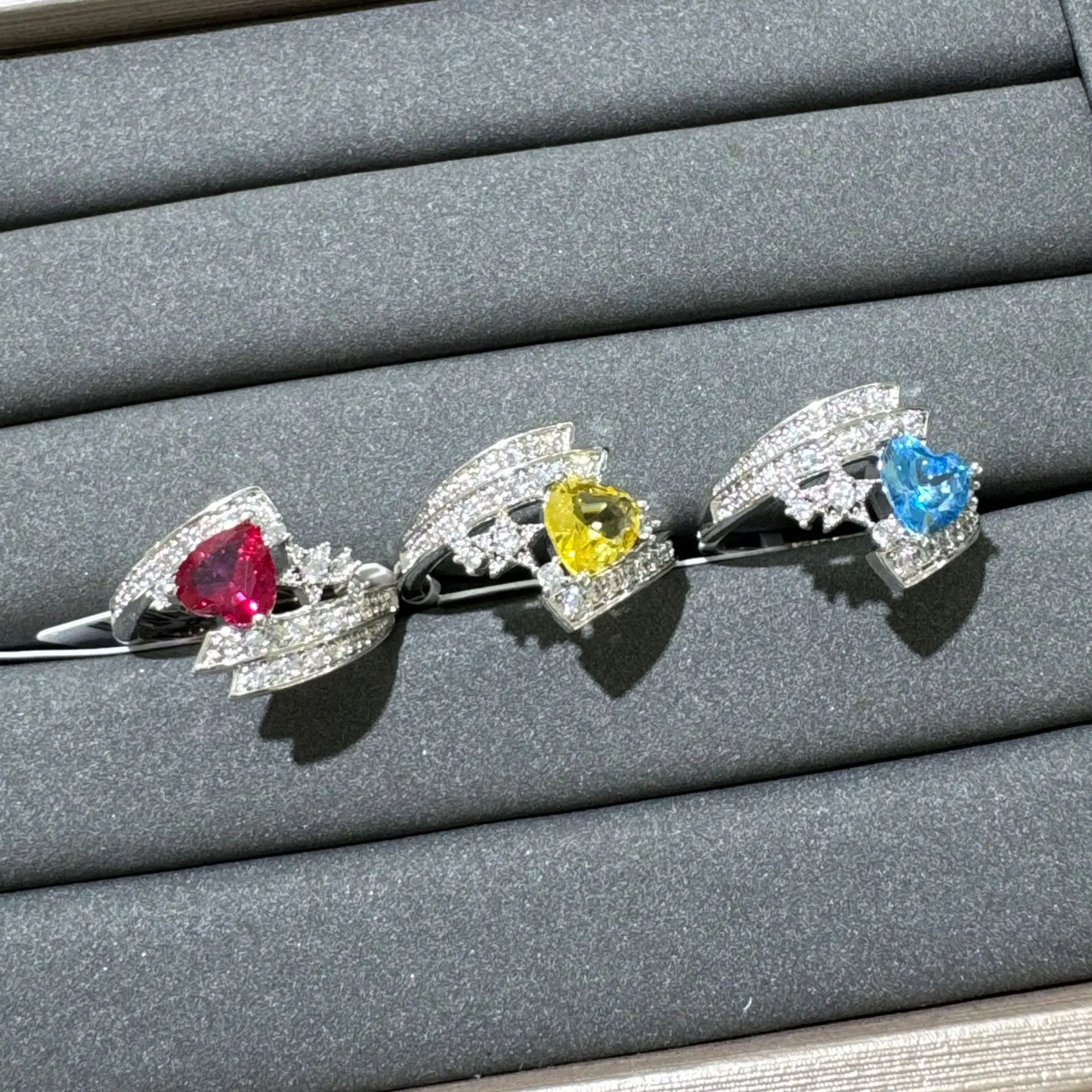 Heart Cut Cubic Zirconia Ring with Star Pave Setting for Women Party Jewelry blue red yellow
Heart Cut Cubic Zirconia Ring with Star Pave Setting for Women Party Jewelry blue red yellow
