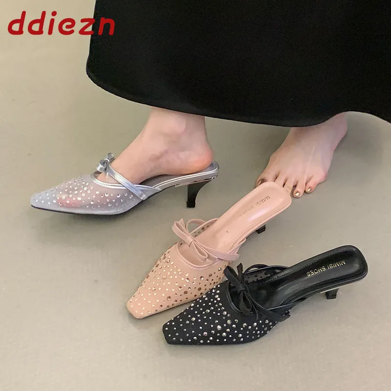 Модные женские туфли-мюли с бантом-бабочкой, на тонком каблуке, со стразами, элегантные, для торжественных случаев
Модные женские туфли-мюли с бантом-бабочкой, на тонком каблуке, со стразами, элегантные, для торжественных случаев