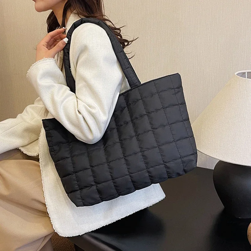 2023 Lattice Pattern Shoulder Bag Space Cotton Handbag Women Large Capacity Tote Bags Feather Padded Ladies Quilted Shopper Bag
2023 Lattice Pattern Shoulder Bag Space Cotton Handbag Women Large Capacity Tote Bags Feather Padded Ladies Quilted Shopper Bag