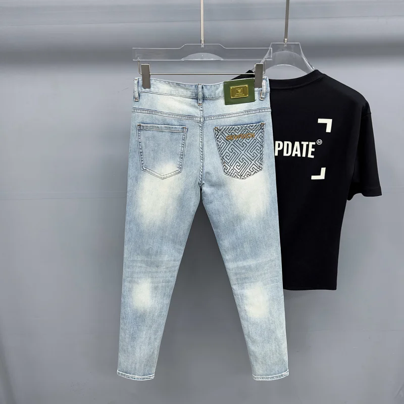 Light luxury versatile men's business jeans, men's elastic high-end embroidered embossed flower light blue denim pants
Light luxury versatile men's business jeans, men's elastic high-end embroidered embossed flower light blue denim pants