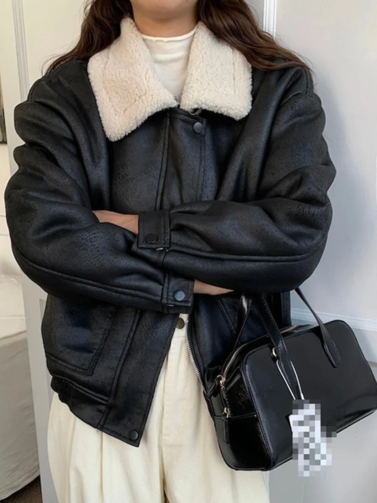 Korean Sle Warm Lamb Fur Patchwork Design ort Jaet Coat Women's Faion Outerwear PU Leather Inteated with Fur
Korean Sle Warm Lamb Fur Patchwork Design ort Jaet Coat Women's Faion Outerwear PU Leather Inteated with Fur
