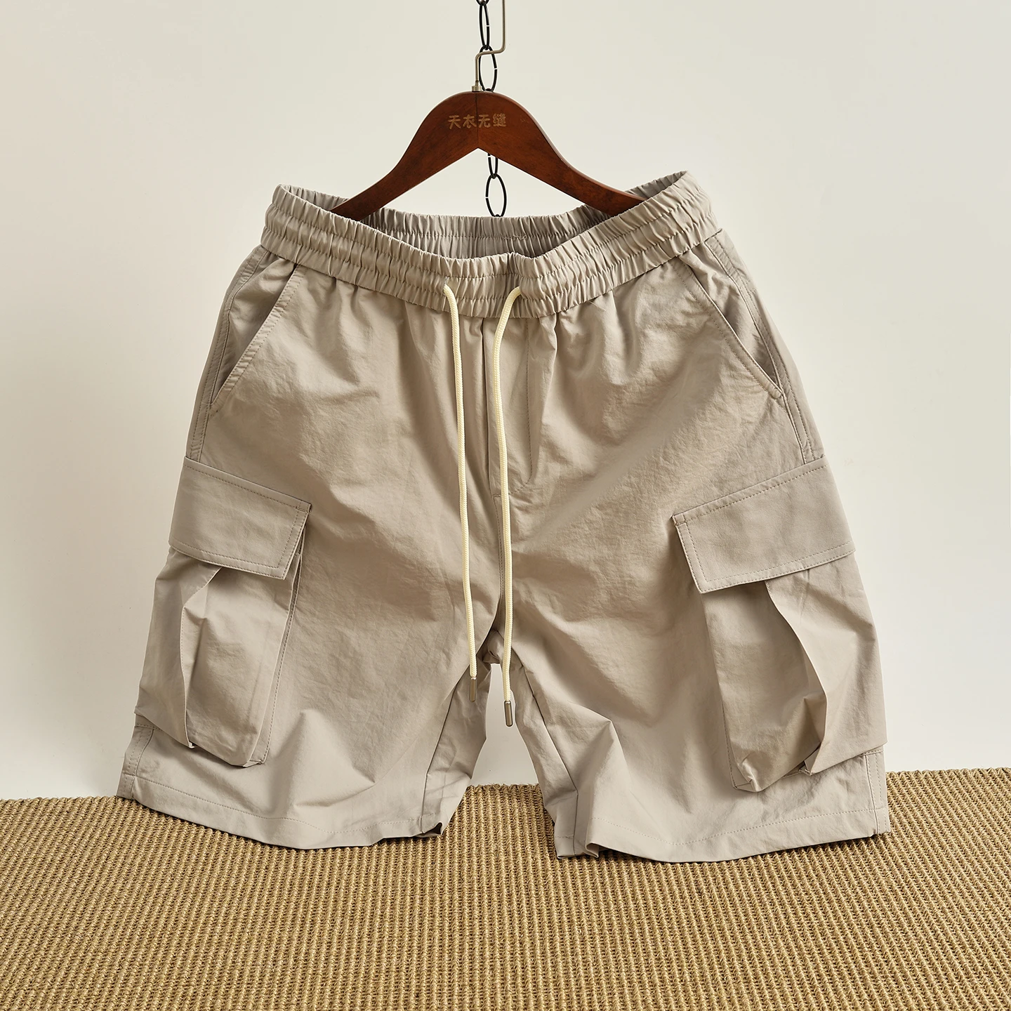 Outdoor Lightweight Quick Dry Men's Workwear Shorts Loose Straight Leg Drawstring Five Pocket Casual Pants Summer Season
Outdoor Lightweight Quick Dry Men's Workwear Shorts Loose Straight Leg Drawstring Five Pocket Casual Pants Summer Season