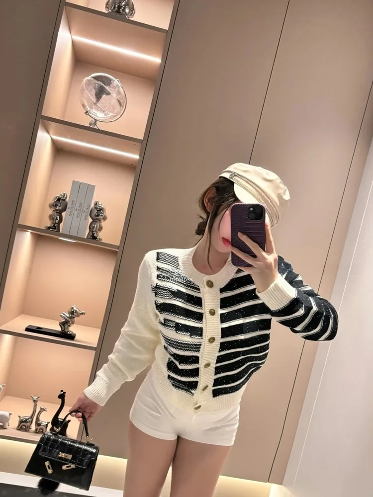 Элегантный вязаный кардиган для женщин: полосатый, с цветовыми блоками, длинными рукавами, модный, приталенный, из смесового хлопка, верхняя одежда
Элегантный вязаный кардиган для женщин: полосатый, с цветовыми блоками, длинными рукавами, модный, приталенный, из смесового хлопка, верхняя одежда